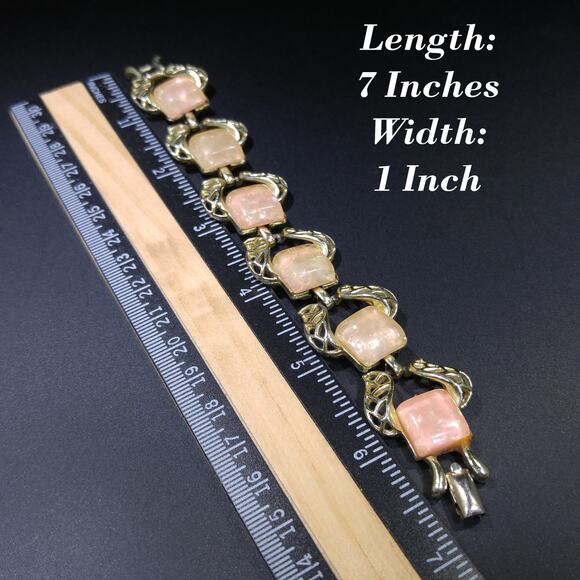 Vintage Coro Lucite Confetti Bracelet, Pink Lucite & Gold Tone Metal, 1950s - Picture 7 of 10